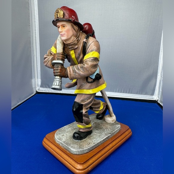 Red Hats of Courage “Advancing the Attack” Fireman Hose Figurine by Vanmark - Picture 1 of 9
